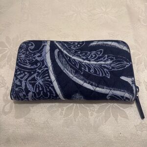 Vera Bradley Georgia Wallet NWT Blue Paisley Floral RFID